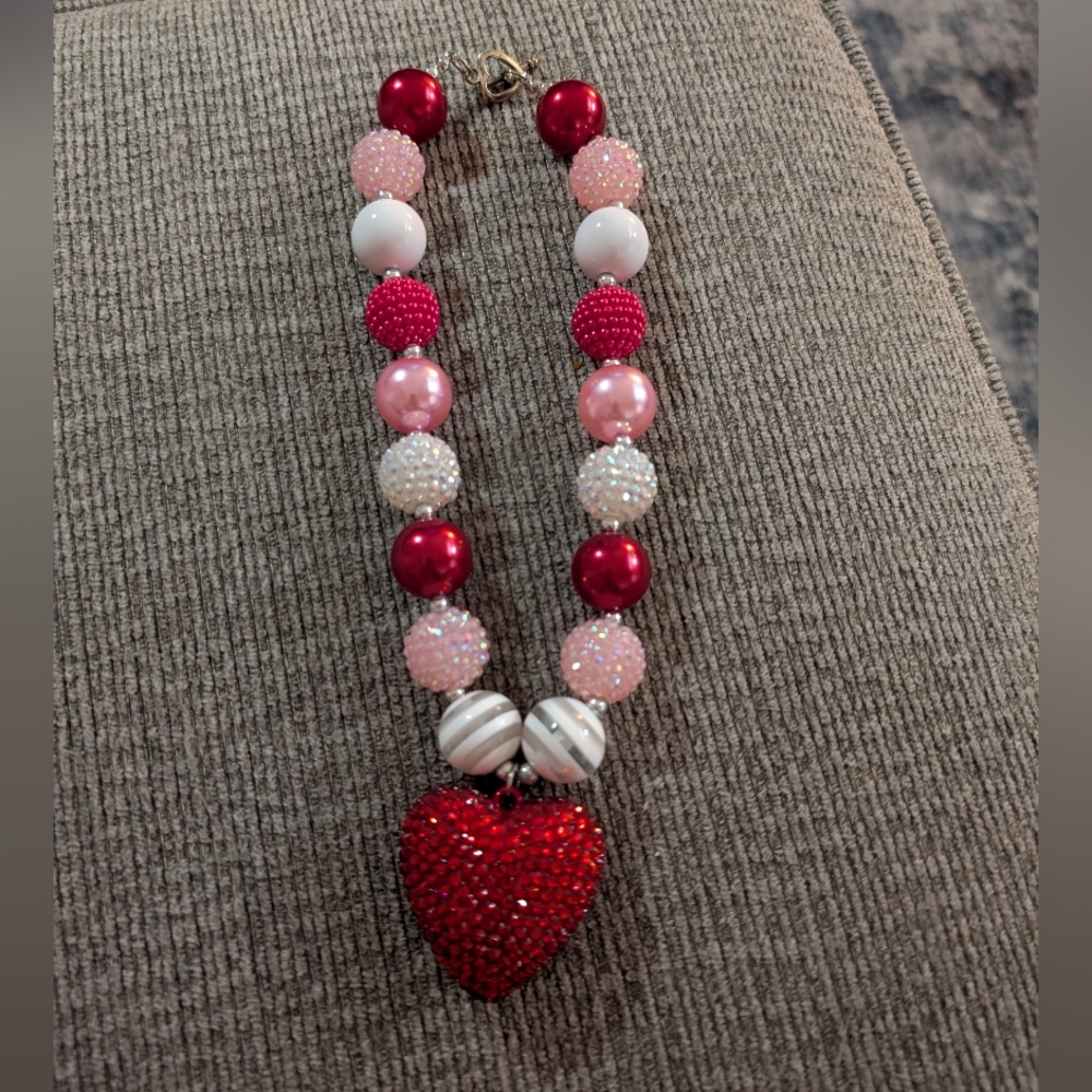 Sparkle In Pink Girls Heart Glittery Chunky Necklace NWOT